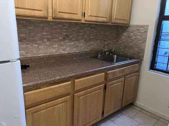 3rd image of 387 Eastern Pkwy #1C3