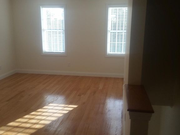 5th image of 954 Bedford St APT 4
