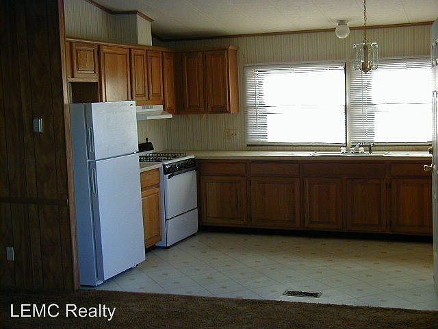 2nd image of 1041 Tempe St
