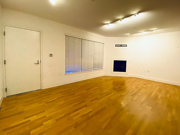 2nd image of 638 19th St Unit 17