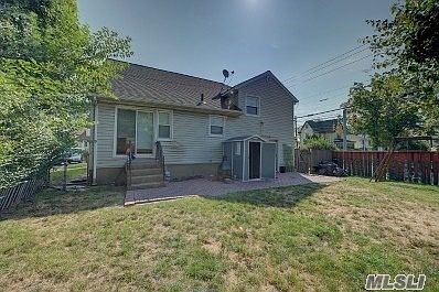 2nd image of 559 Arlington Pl #559