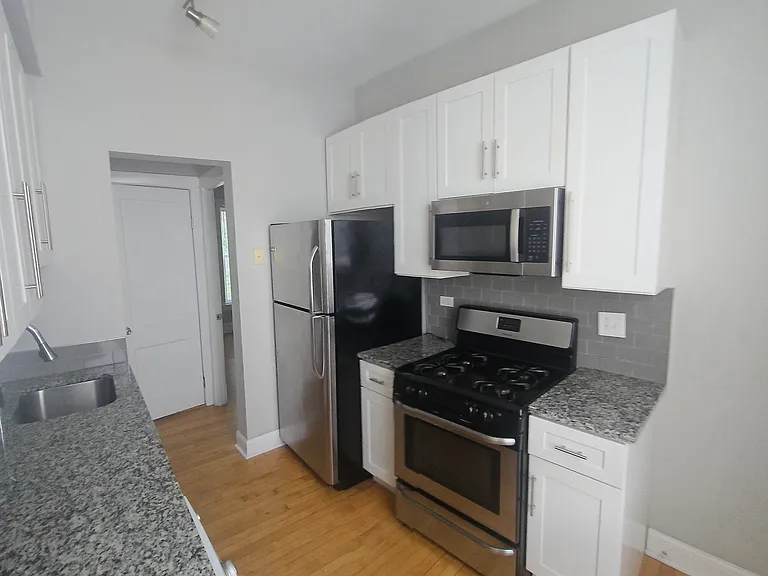 5825 N Wayne Ave #2S — Photo 8