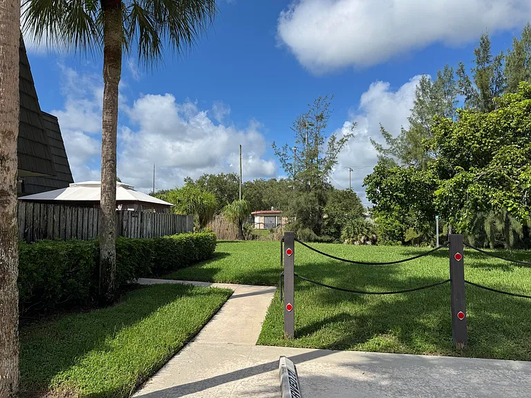 4709 47th Way — Photo 31