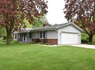 8536 Glacier Ct, Cedarburg, WI 53012