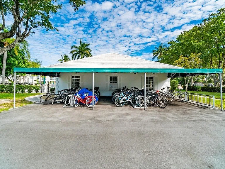 6339 Bay Club Dr #2 — Photo 40