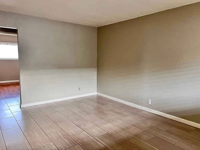 986 Helen Ave — Photo 7