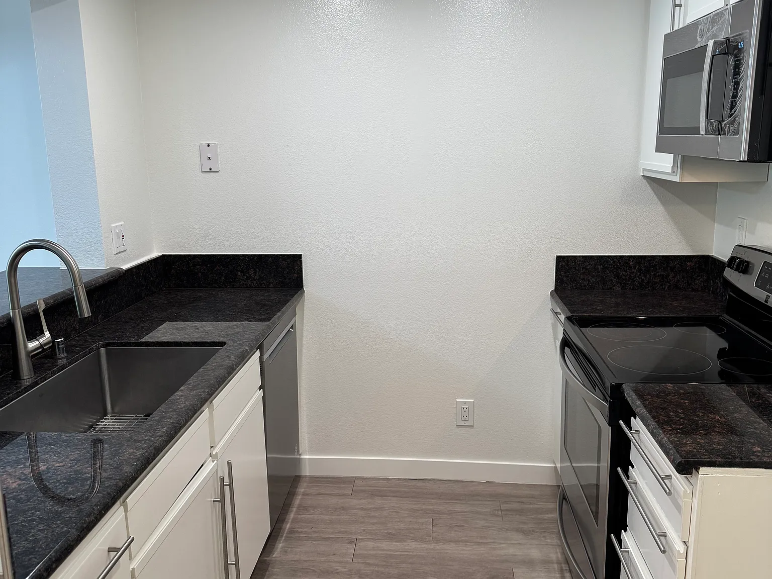 501 Palisades Drive — Photo 2