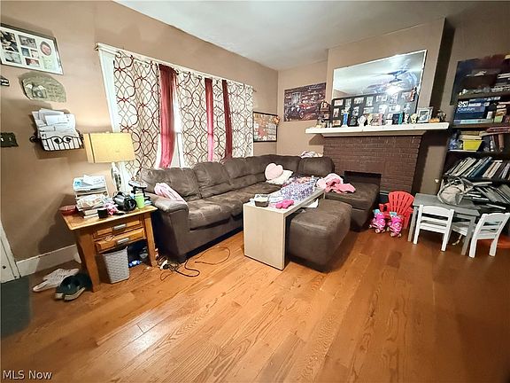 5th image of 817 Rosswell Ave