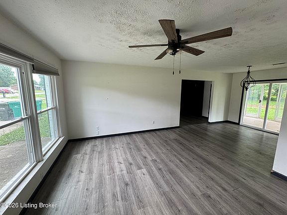 3rd image of 752 Pearman Ave