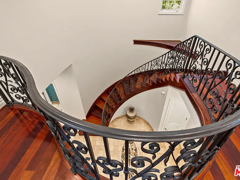 314 N Palm Dr — Photo 13