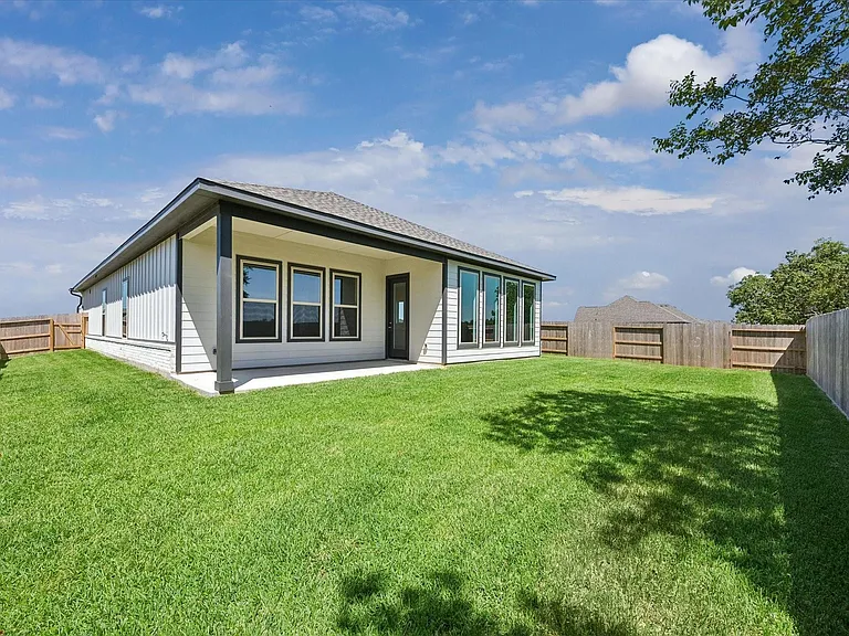 308 Legacy Point Dr — Photo 10