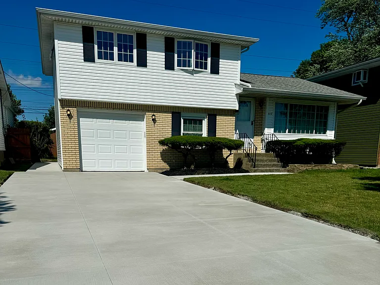 517 Evergreen Dr — Photo 1