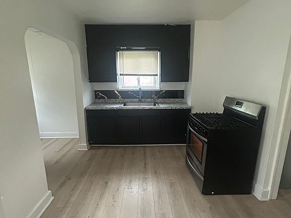 5th image of 19329 Archdale St