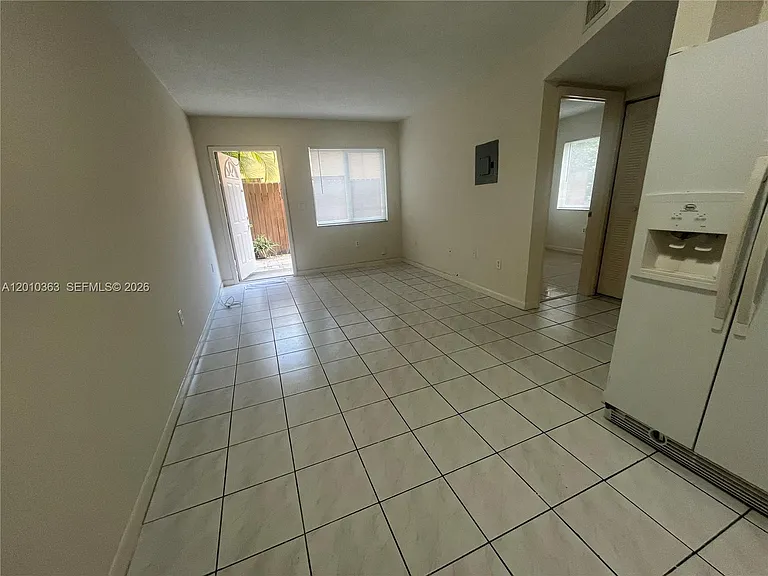 1419 SW 22nd Ave #4 — Photo 5