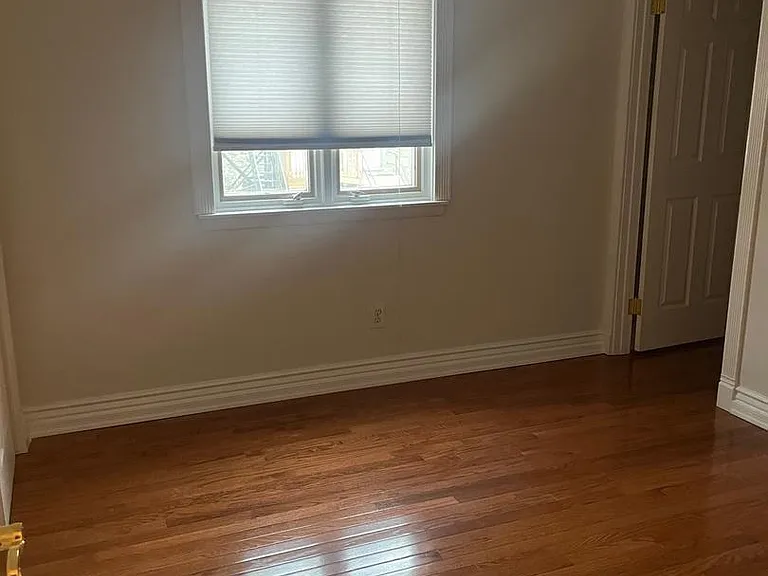 105 Montrose Ave #105 — Photo 13