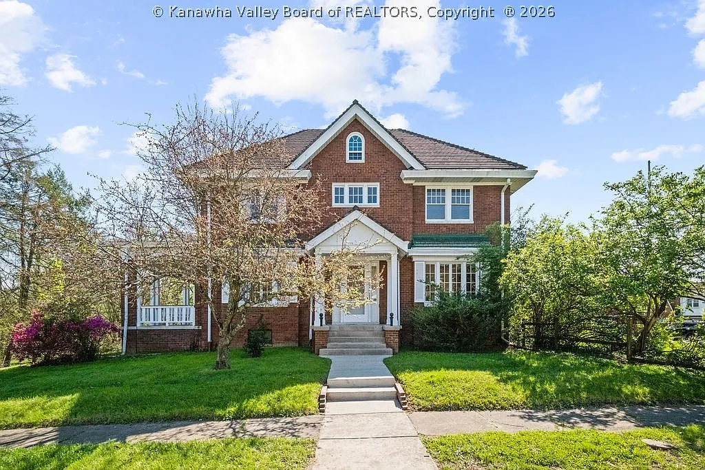853 Edgewood Dr photo 1