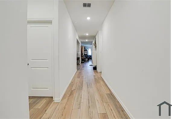 4 bed, 1996 sqft, $3,200 — Photo 2
