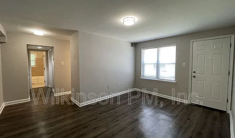 319 2nd Ave #104 — Photo 2