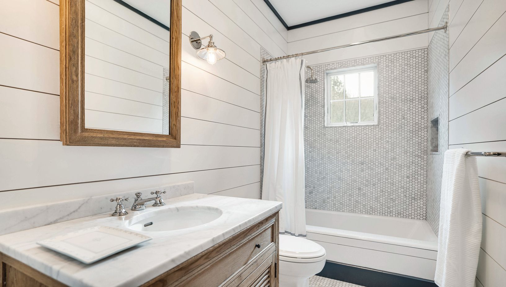  First floor full bathroom