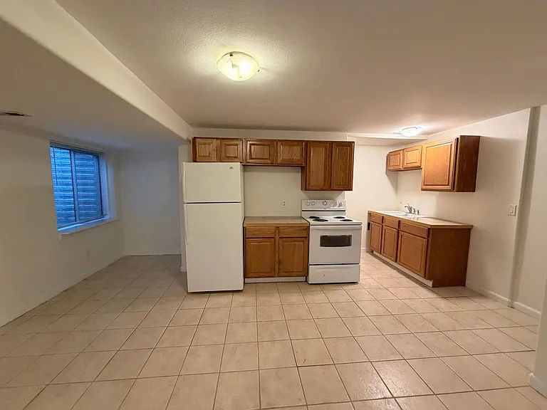 225 S Monroe St — Photo 25
