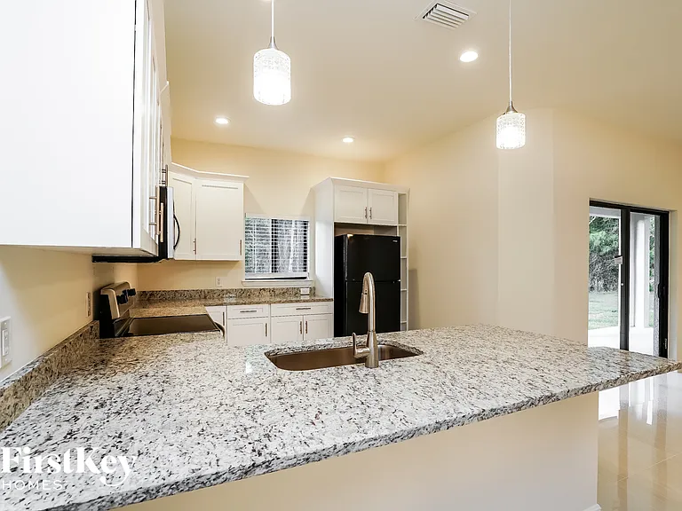 3404 26th St SW — Photo 6