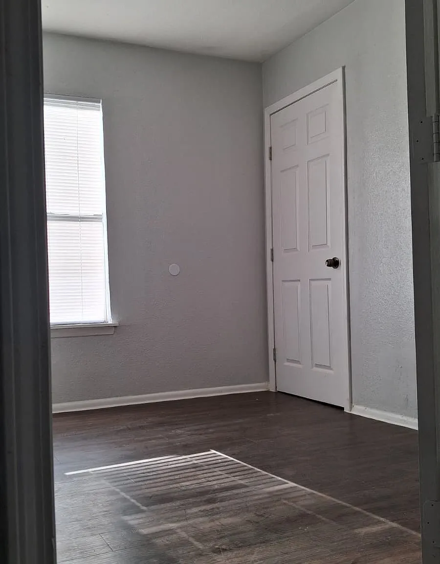 3 bed, 970 sqft, $899 — Photo 3