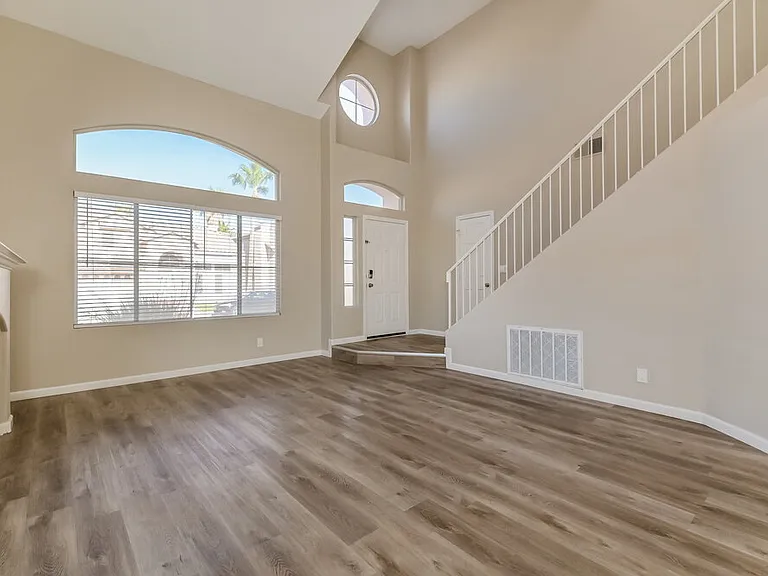 271 Bluefield Ln — Photo 5