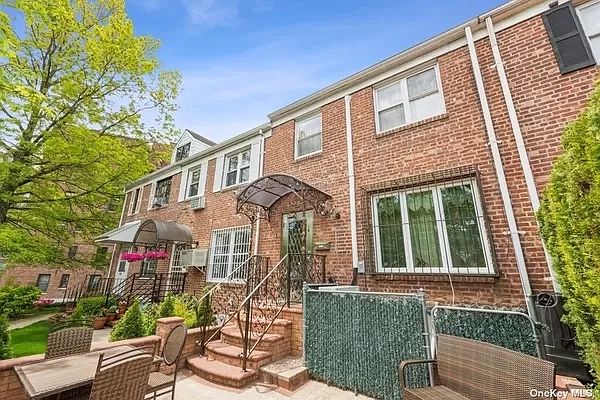 1st image of 139-19 Pershing Cres