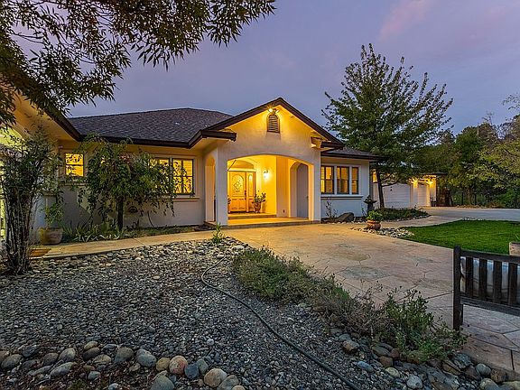 3rd image of 20850 Woodridge Way
