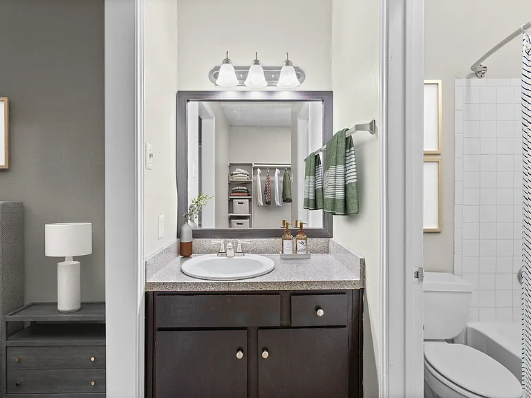 B1 | 2 Bed / 2 Bath | 1,011 Sq Ft
