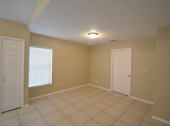 5th image of 264 NW 207th Ter