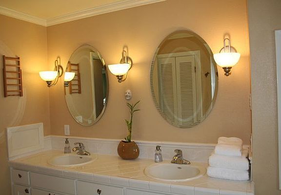High quality lights & mirrors over sinks.