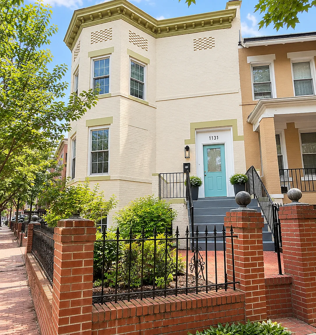 1131 8th St NE — Photo 1