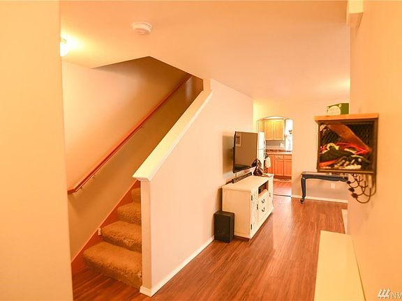 4th image of 2828 79th Ave NE
