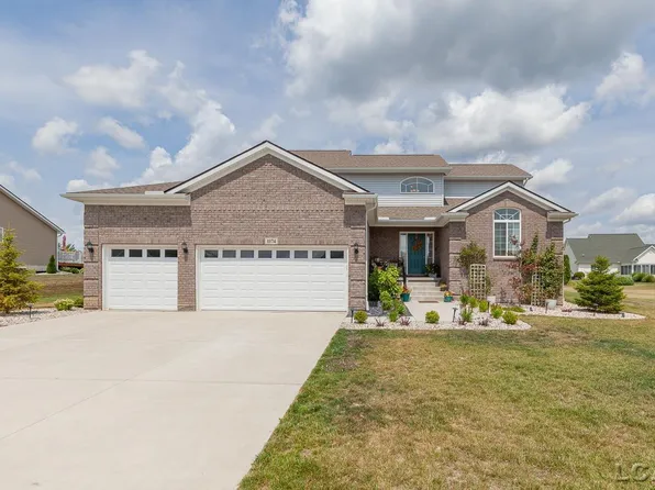 1174 Berkshire Dr, Adrian, MI 49221