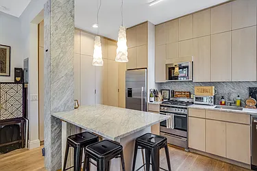 Rented by Barkoff Residential 