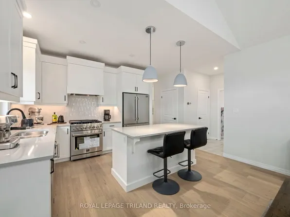 2 Evylean Ct, Saint Thomas, ON N5R 0P6