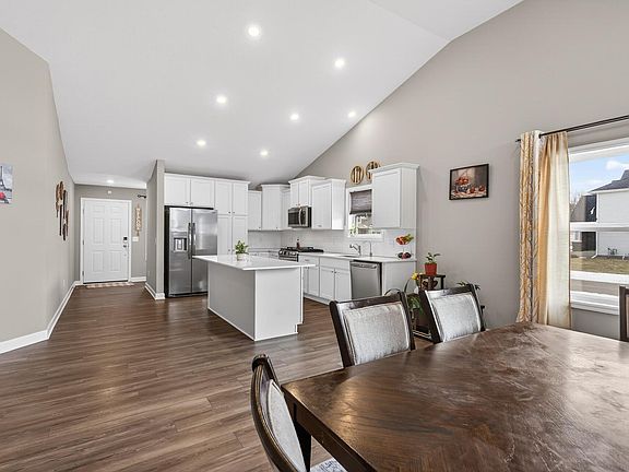 3rd image of 18693 Hamel Dr