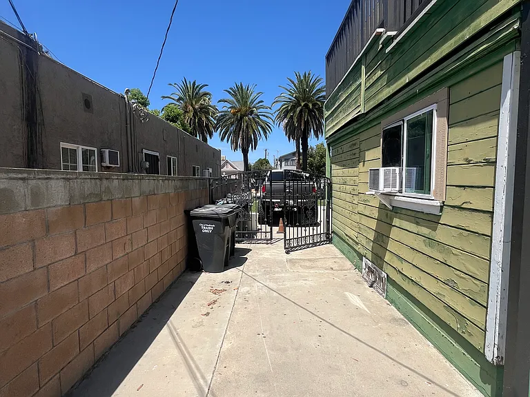 928 N Orange St #1/2 — Photo 3