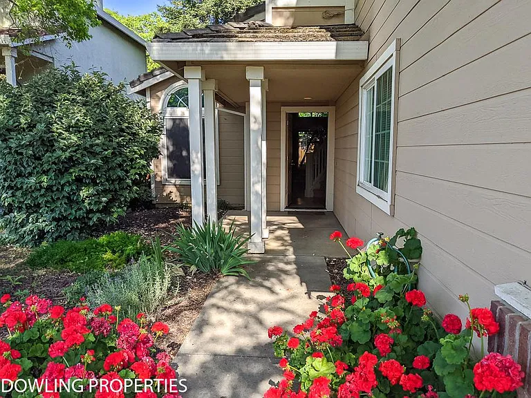 1306 Estaban Ct — Photo 2