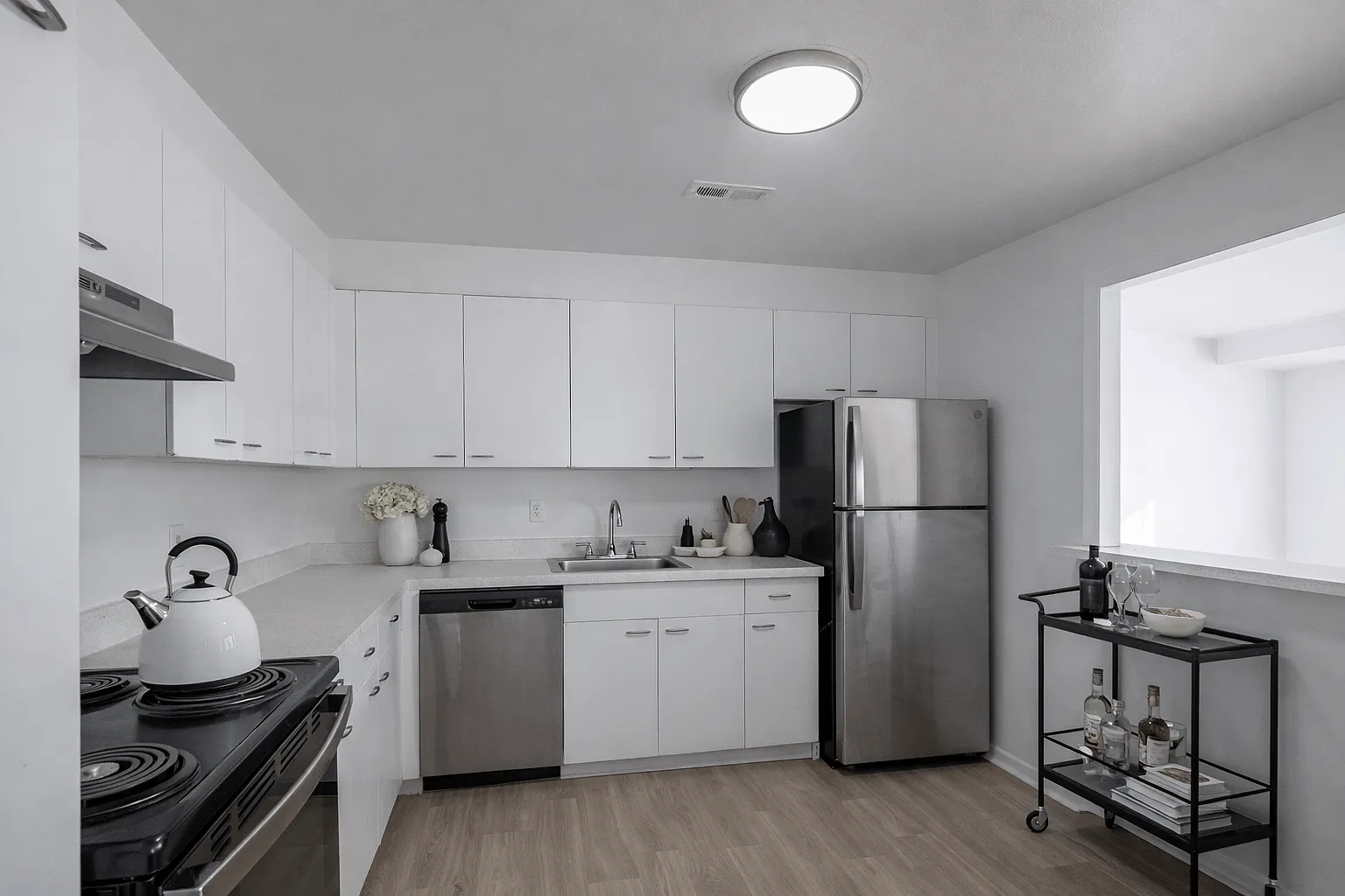 Carlyle Tower Apartments - Southfield, MI — Photo 2