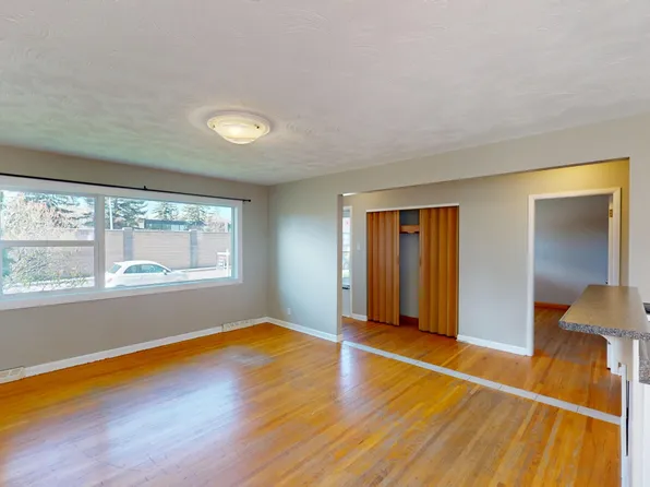 4504 Worcester Dr SW, Calgary, AB T3C 3L5
