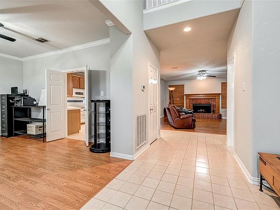 3rd image of 2337 Marshfield Dr