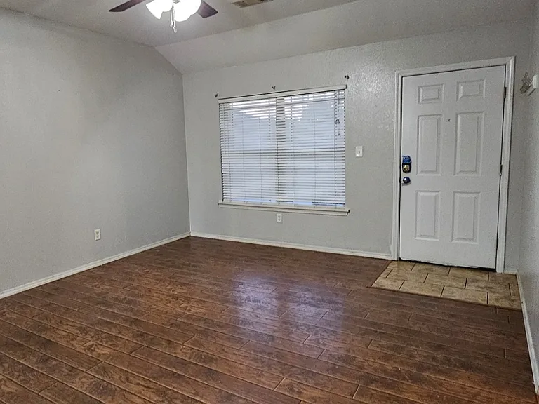 19 Green Apple Dr — Photo 5