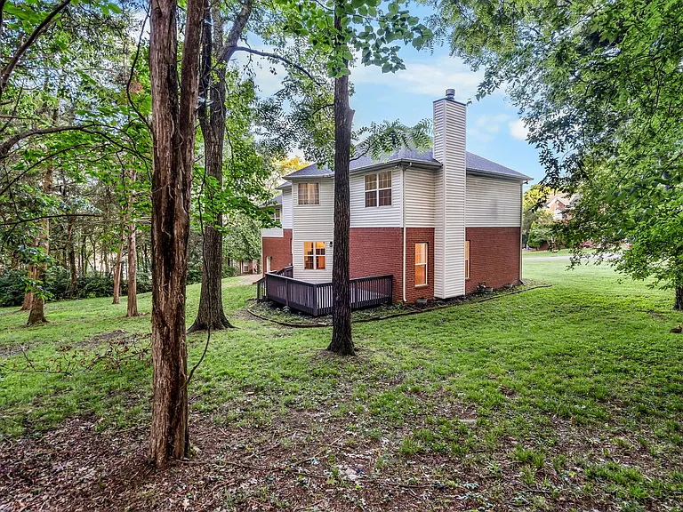 1004 Austin Ct — Photo 33