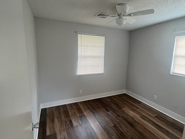 7649 Hillside Dr — Photo 9