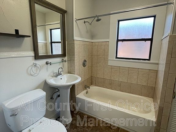 3rd image of 1134 Highland St N