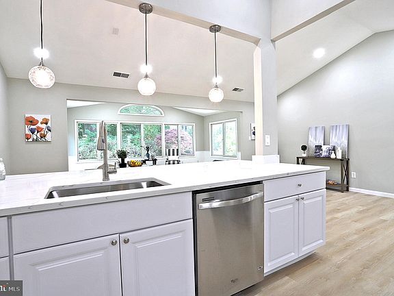 5th image of 9614 Chapel Hill Dr