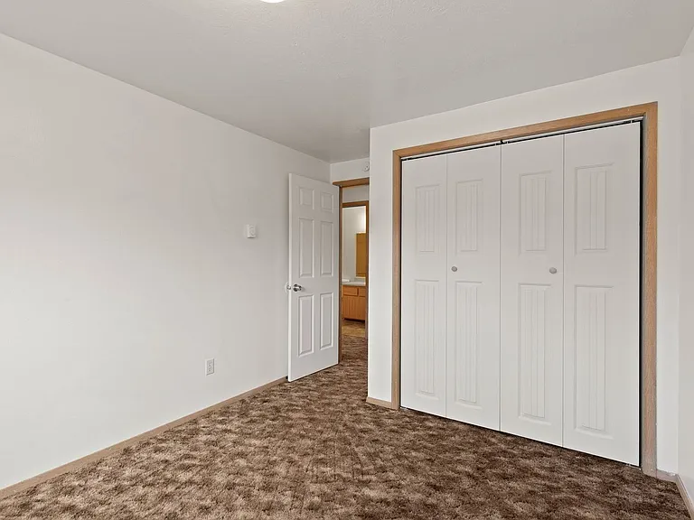 2705 N Pines Rd — Photo 16