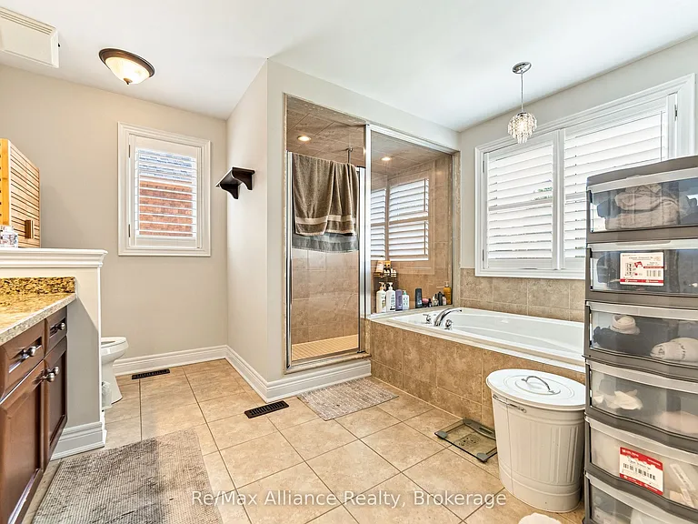 2404 Rideau Dr — Photo 21